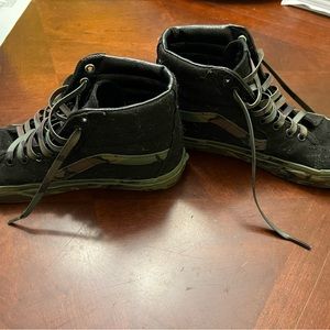 Like new ……only worn two times….teen boy outgrew….great condition!!!